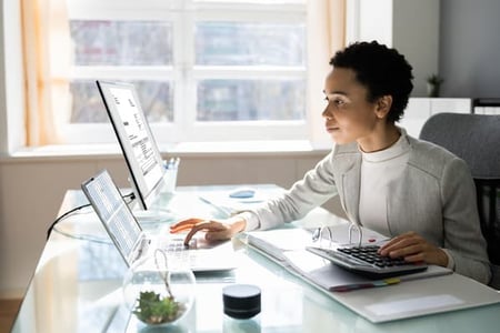 Best Invoice Software for Small Businesses + How HubSpot Makes It Better